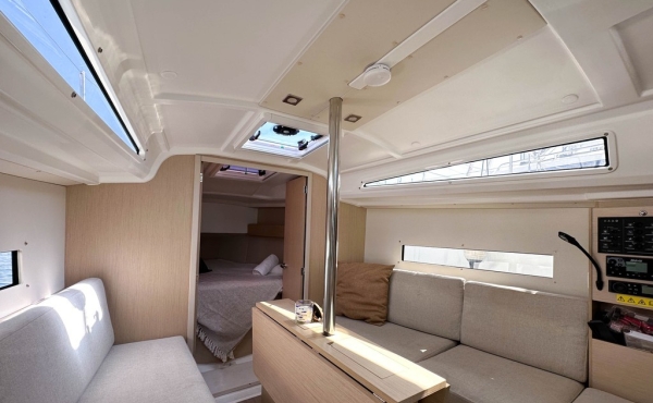 2_tempus-ii-cabin_and_saloon Superychts For Sale. - Family Sailing Holidays in Barcelona | TEMPUS II Yacht Charter
