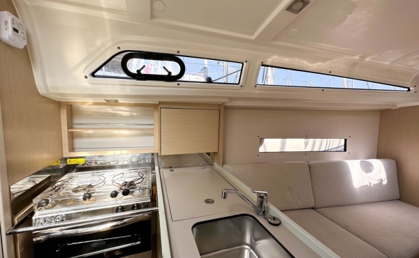 2_tempus-ii-galley Superychts For Sale. - Family Sailing Holidays in Barcelona | TEMPUS II Yacht Charter