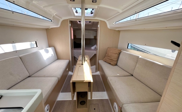 2_tempus-ii-saloon Superychts For Sale. - Family Sailing Holidays in Barcelona | TEMPUS II Yacht Charter