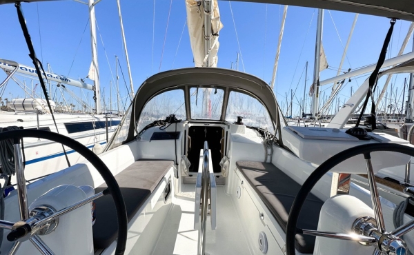 2_tempus-ii-steering_wheel Superychts For Sale. - Family Sailing Holidays in Barcelona | TEMPUS II Yacht Charter