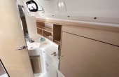 2_tempus-ii-bathroom Superychts For Sale. - Family Sailing Holidays in Barcelona | TEMPUS II Yacht Charter
