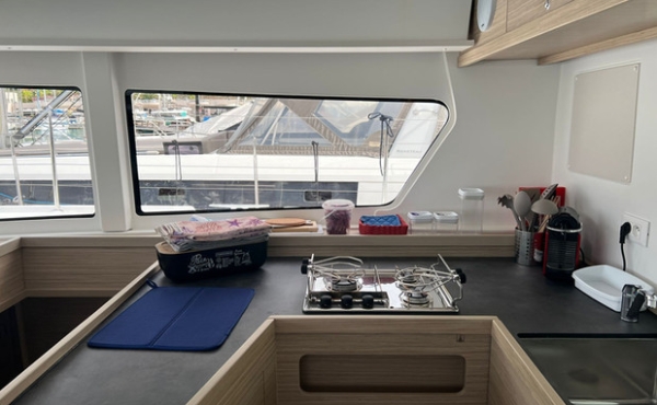 lagoon-42-galley 4_lagoon-42-galley Superychts For Sale. - Lagoon 42 - Sunrise | Family Sailing Catamaran Charter