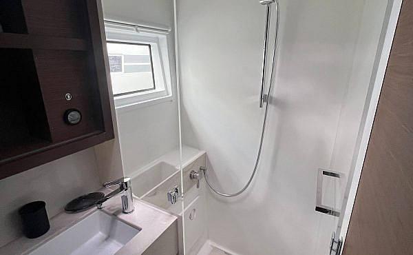 eliblu-shower 7_eliblu-shower Superychts For Sale. - Lagoon 46 ELIBLU | Family Sailing Yacht Sicily